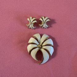 VINTAGE BROOCH + CLIP EARRINGS. 1(contact info removed)'s