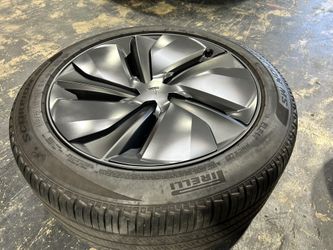 1 ONE WHEEL AND TIRE MODEL Y CROSSFLOW WHEEL PIRELLI 255/45/19 25%
