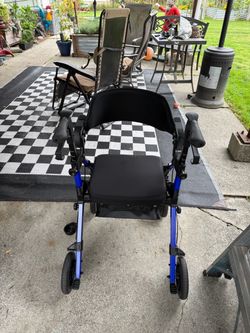 Walker/chair