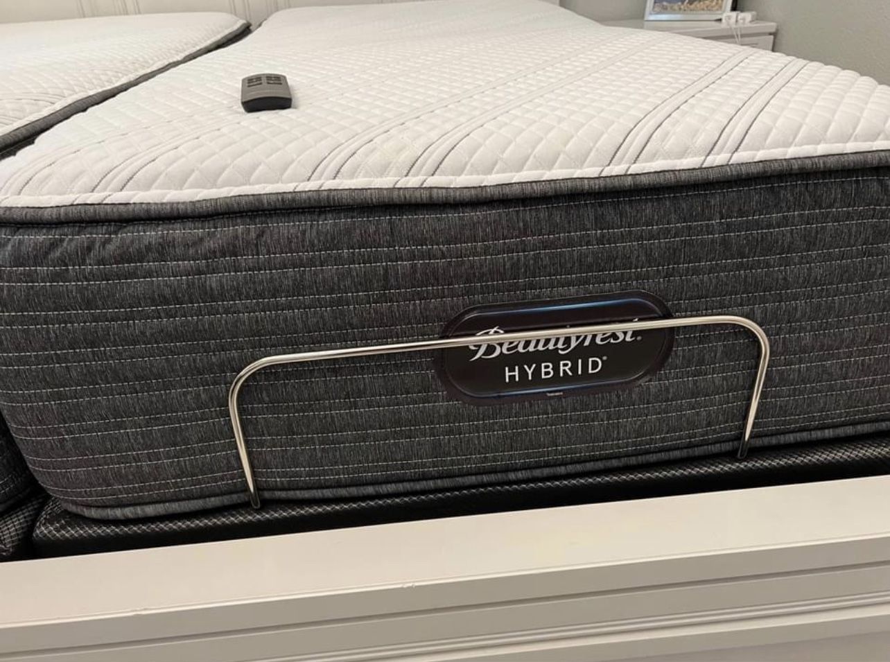 King Size Bed ! King Bed ! Simmons Beautyrest Split King Bed ! King