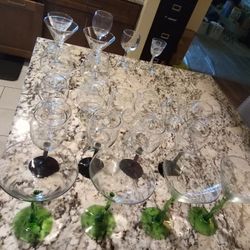 25 Wine Glasses 🍷 20$