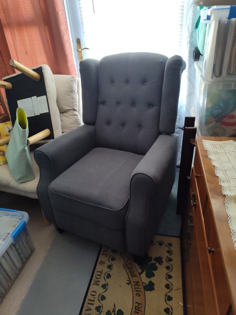 Chair With Lift Feet Rest