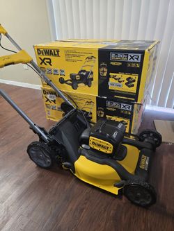DEWALT
2x20V MAX 21 in. Cordless Battery Powered Self Propelled Lawn Mower