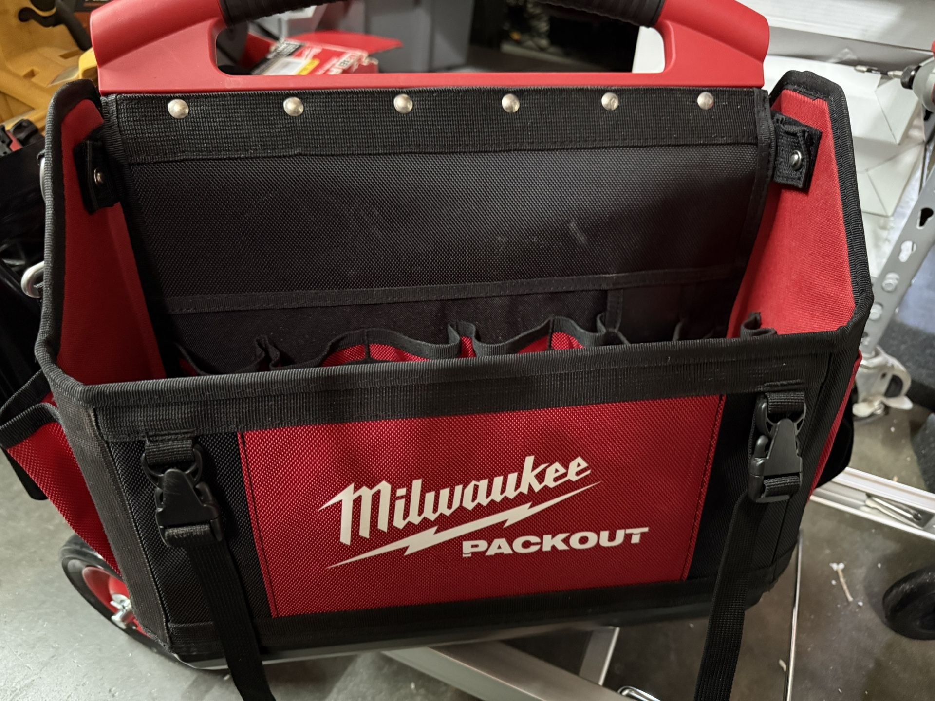 Milwaukee 15" PACKOUT™ Tote 48-22-8315