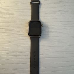 Apple iWatch series 9 - shattered back