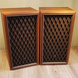 Vintage Radio Shack Nova 7B Wood Speakers  Great Look and Sound!