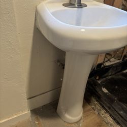 Pedestal Sink Great Condition $65