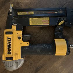 Dewalt Staple Pneumatic Staple Gin
