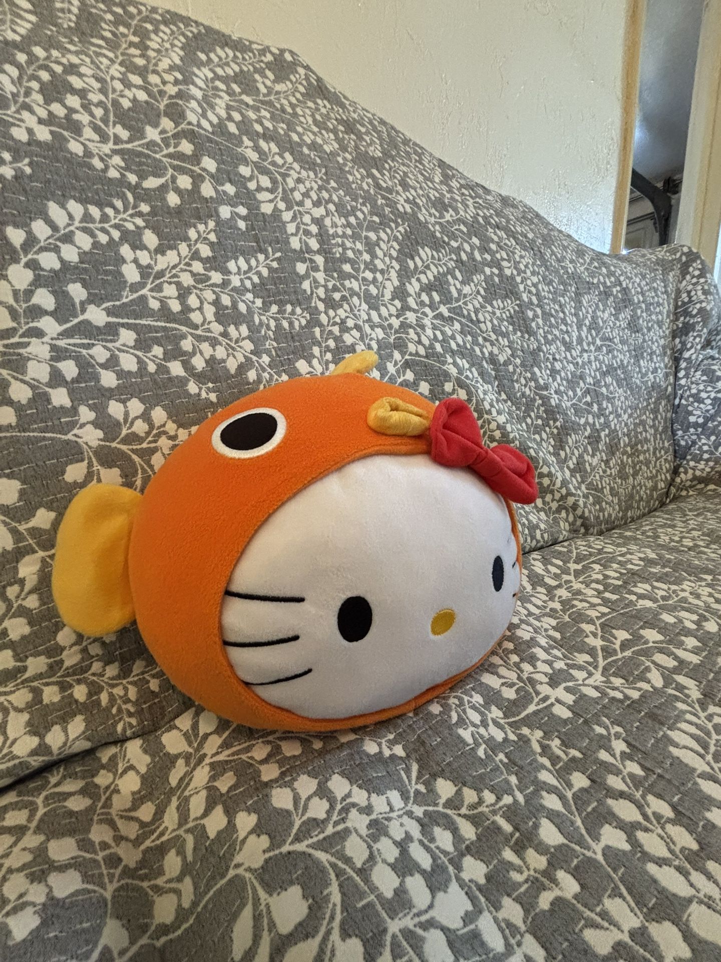 Hello kitty Plushie 