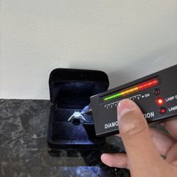 VVS1 Engagement Ring