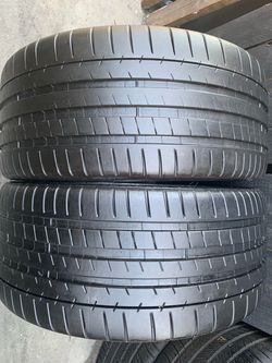 Two 265-35-21 Michelin Pilot Super Sport
