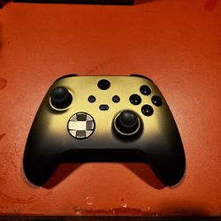 black and gold ombre xbox controller 