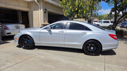 Mercedes-Benz CLS550 Silver Sedan