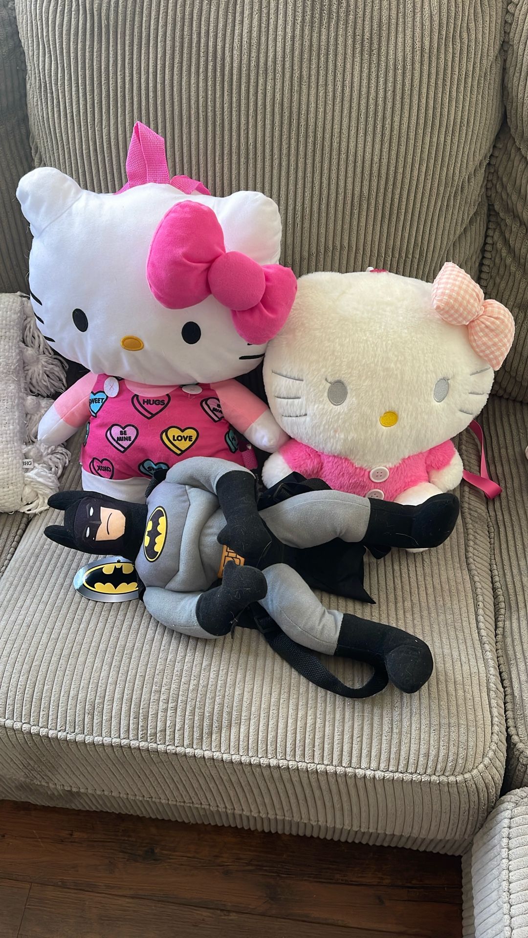 HELLO KITTY- BATMAN .ALL BACK PACKS