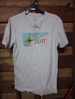 Men's Nike tee size small