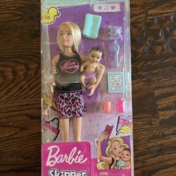 Barbie Skipper Babysitters Inc Set with Blonde Doll in 'Girl Power' Top, Baby Doll & 4 Accessories