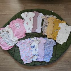 Newborn Baby Clothes/Items/Bibs/Mittens/Beanies/Swaddle