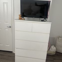 6 Drawer Chest /glass Top Include