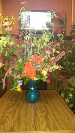 BEAUTIFUL floral arrangement from " Designs by Diana "