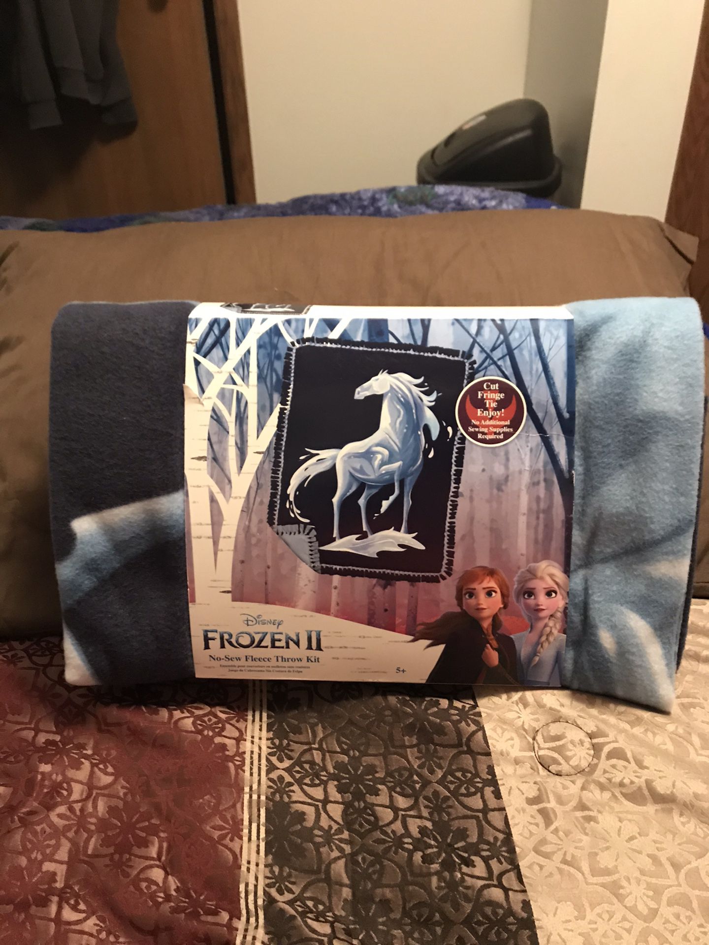 Disney’s Frozen II Knokk No Sew Fleece Throw Kit