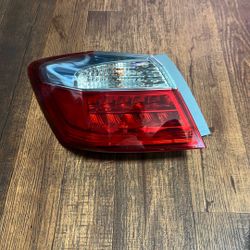 OEM 2016-2017 Honda Accord Sedan LH Outer LED Tail Light 33550-T2A-A21
