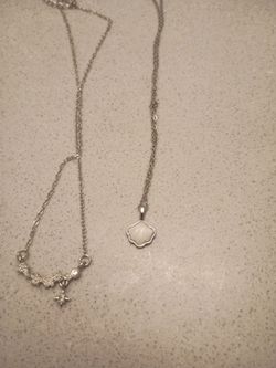 Pretty women's necklace