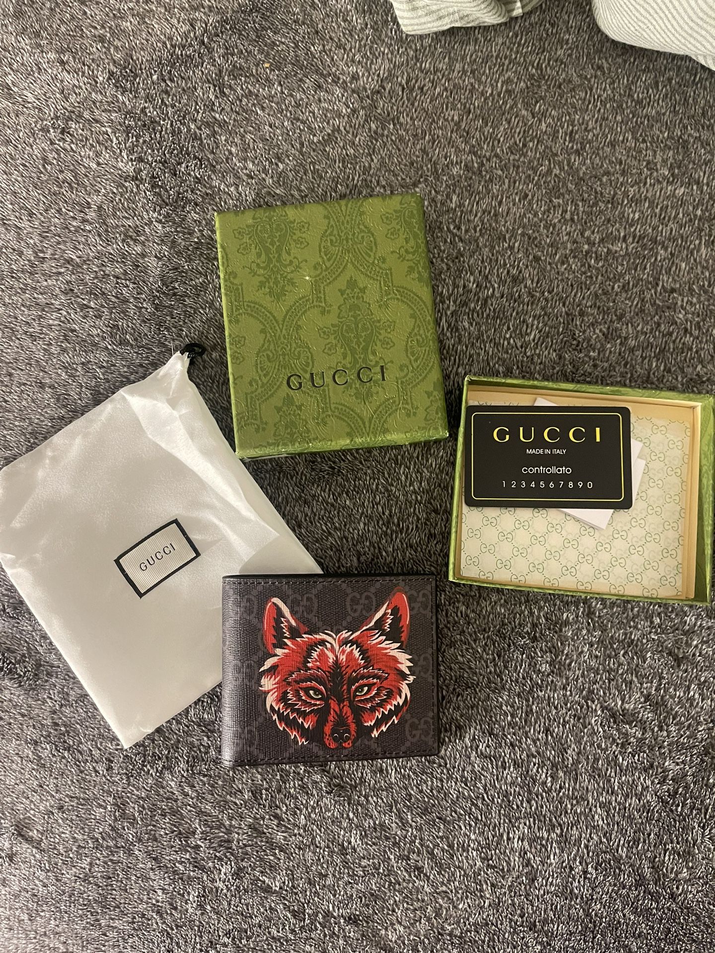 Authentic Red wolf supreme OG gucci wallet