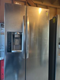 LG SIDE BY SIDE STAINLESS STEEL REFRIGERATOR ENERGY ⭐ LED LIGHTS 