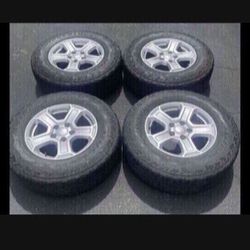 4 X 245/75r17 5x5 5x127 Jeep JK wrangler Stock Aluminum Wheels Rim 70% Tire Treads !!!!!