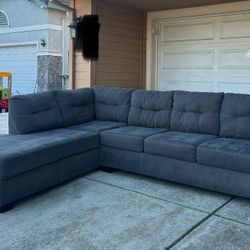 Comfy Ashley Furniture Sectional Couch/Sofa | FREE DELIVERY