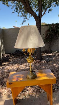 BRASS TABLE LAMP WITH LAMPSHADE