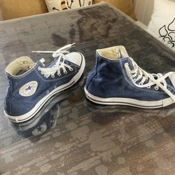 Converse tennis shoes