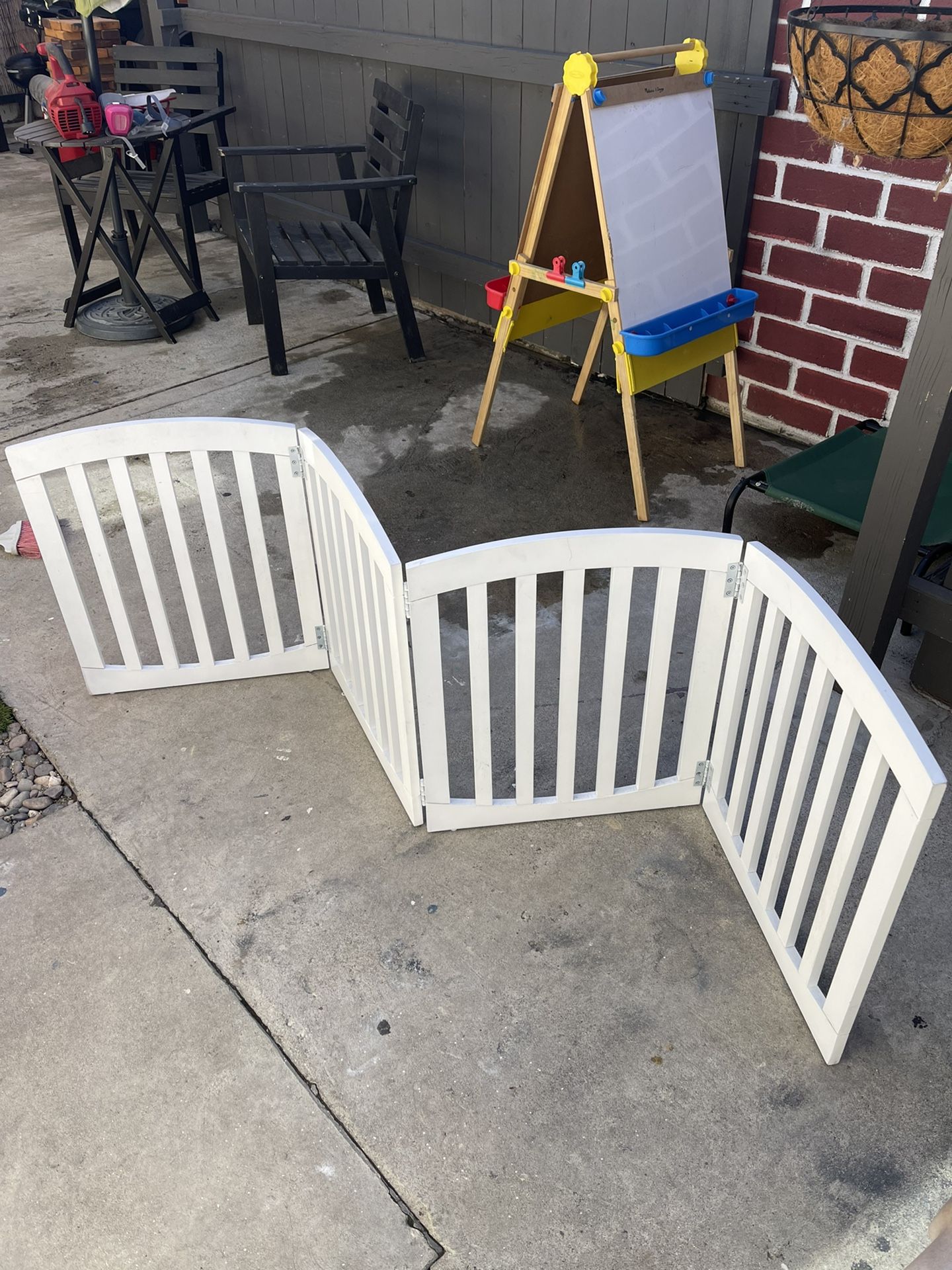 4  Panel Standing Dog Gate