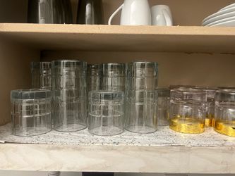 Drinking glasses set