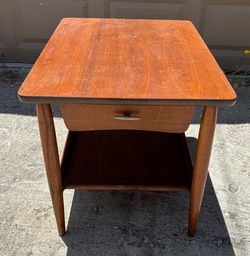 MCM SOLID WOOD SIDE/END TABLE