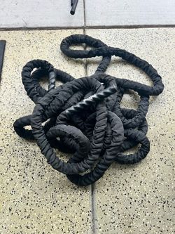 Like new 30 foot battle rope
