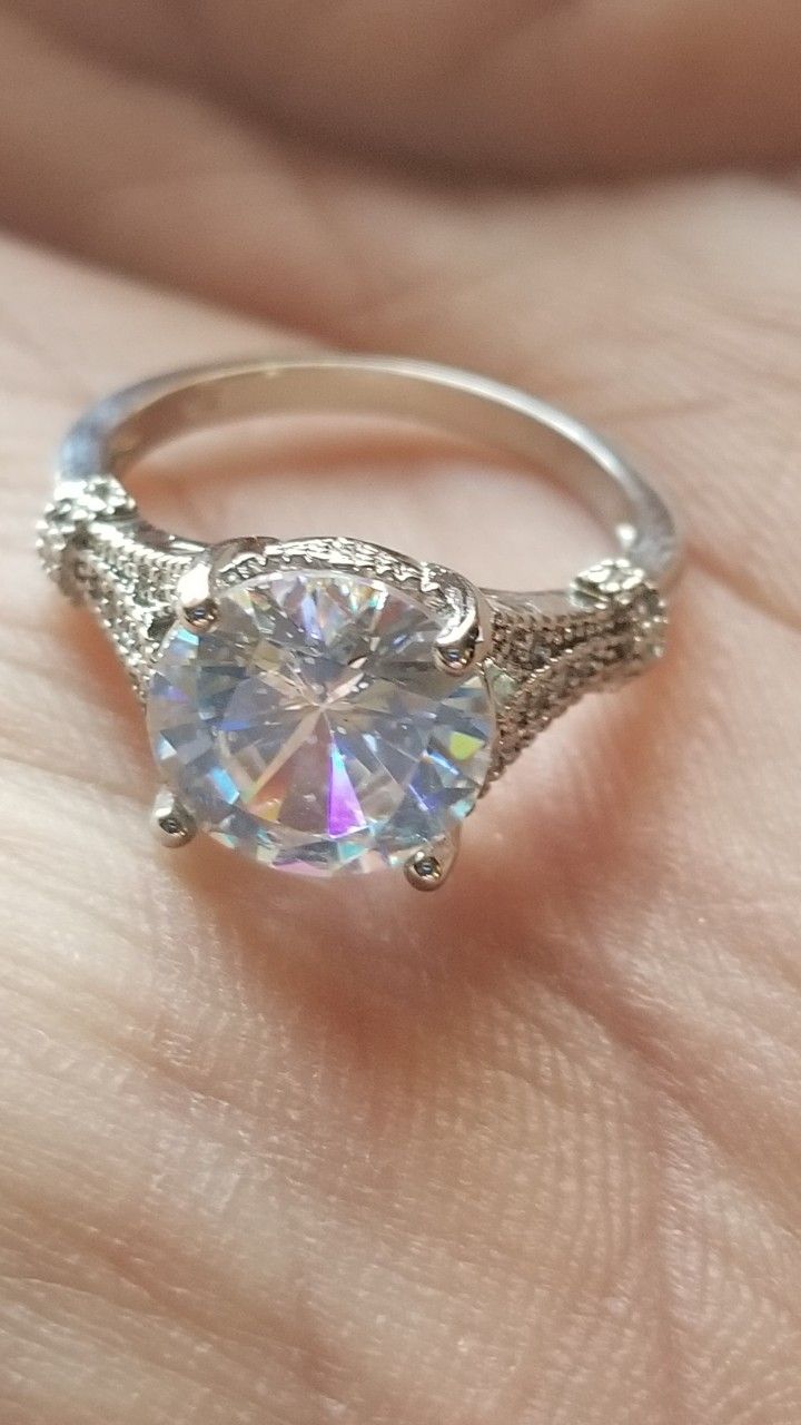 Gorgeous Women's Round Cut Wedding Engagement Promises Ring Size 7.0