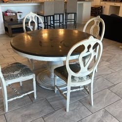Luca Arhaus Table And Chairs 