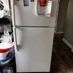 Maytag Refrigerator Fully Functional And Functional Stove