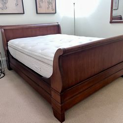 Queen Sleigh Bed Furniture Set