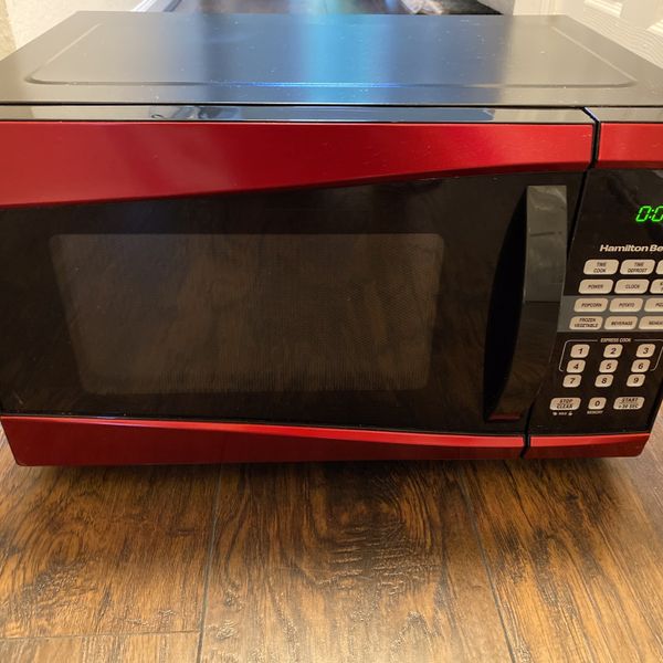 Hamilton Beach 900W Red Microwave Move Out Sale for Sale in Decatur