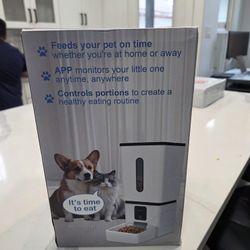 Auto Dog Feeder Brand New