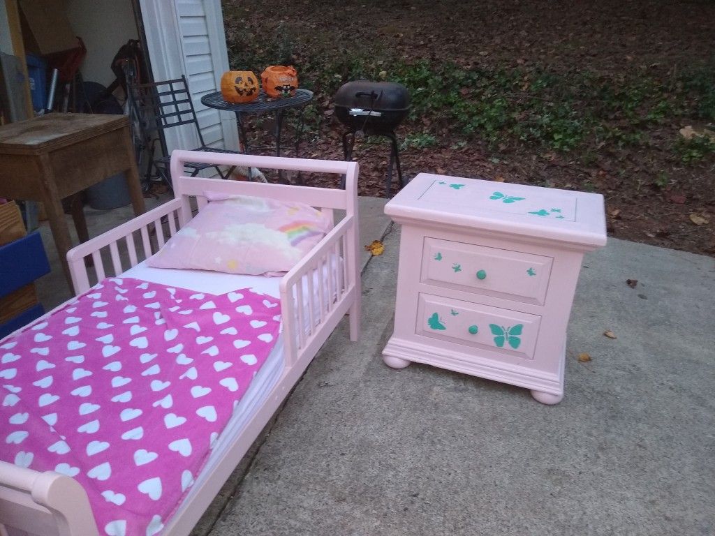 Girls (toddler)bedroom furniture set