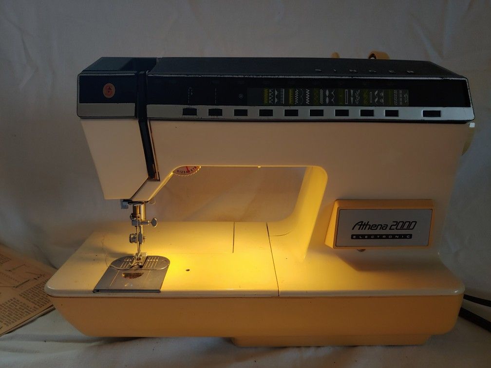 Singer Athena 2000 Sewing Machine