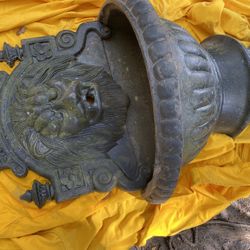 Vintage-style planter with lion head https://offerup.com/redirect/?o=ZGVzaWduLkJsYWNr wrought iron weights about 220lbs  showing with type measure wid