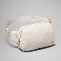 EUC Lululemon Everywhere belt bag - Large 2L Ivory fleece shearling faux sherpa