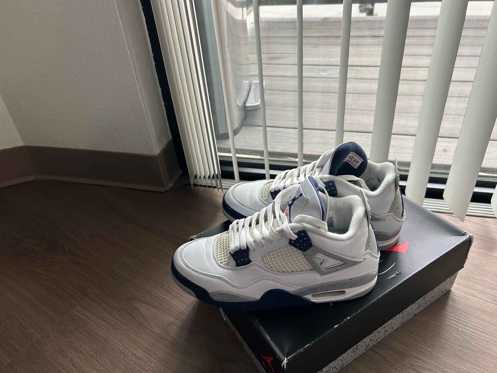 Jordan 4 Retro Midnight Navy 
