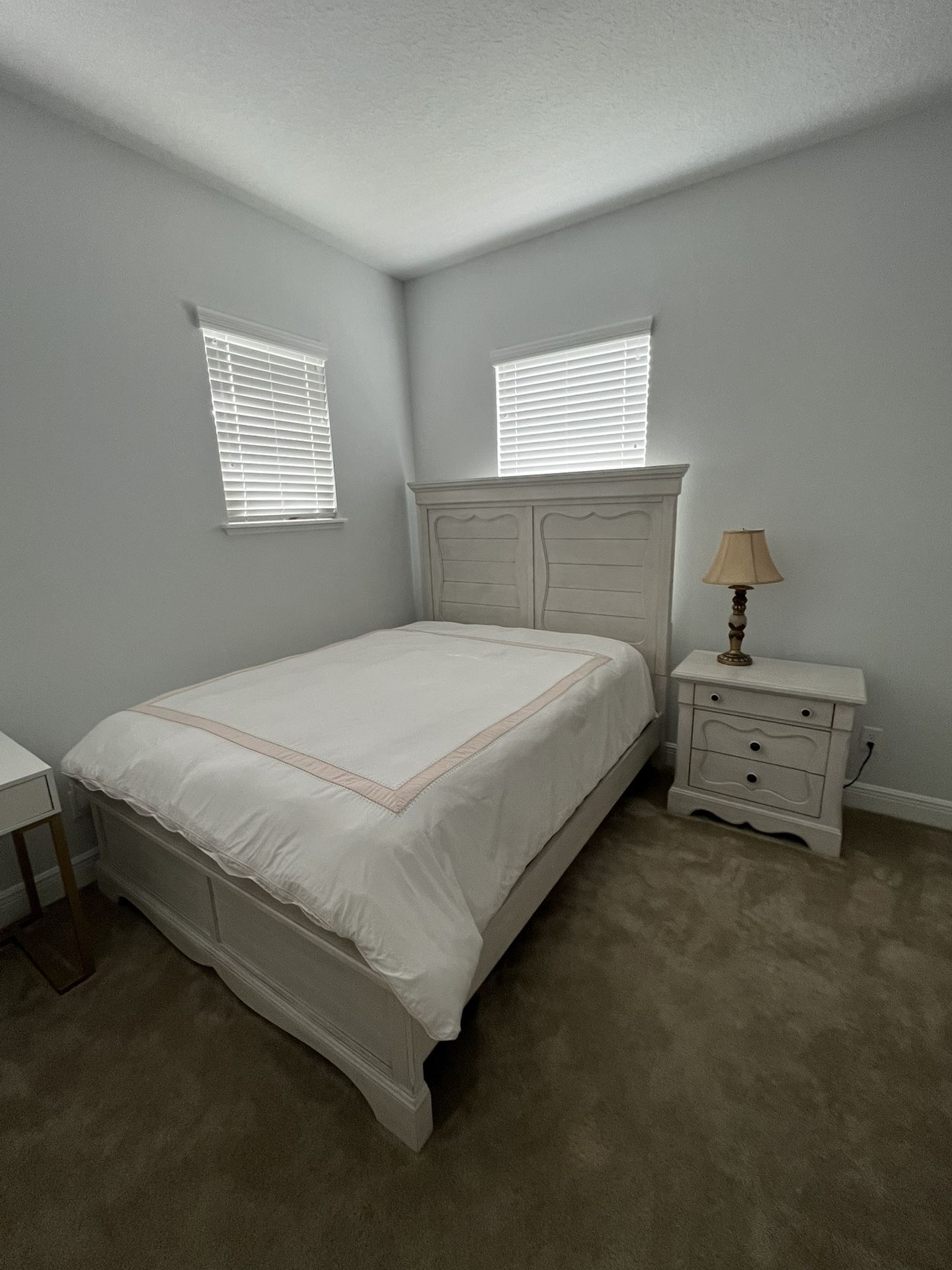 New Queen Bedroom Set $1250 OBO includes NEW queen sealy Mattress 