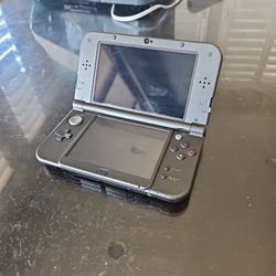 "new" Nintendo 3DS xl, Charcoal Color, With Charger, Case, That Holds 16 Games, 32GB Micro SD