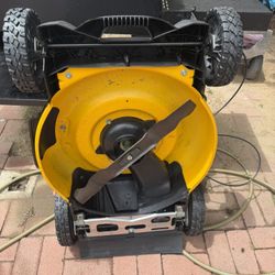 DEWALT 21 in. 163cc Briggs and Stratton 725Exi Engine Rear Wheel Drive 3-in-1 Gas Self Propelled Walk Behind Lawn Mower Good Condition Like New 